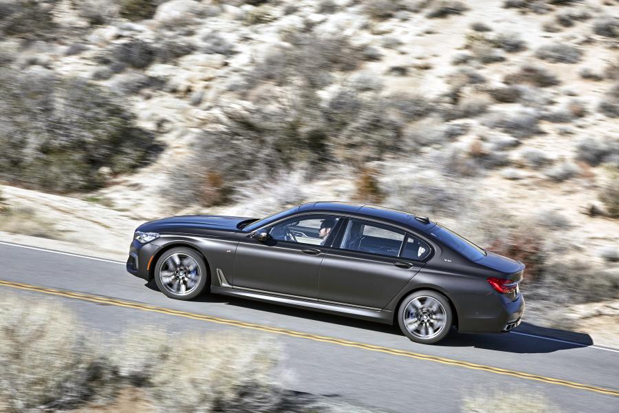  BMW M760i xDrive 2017 года  (NA) (фото 37 из 154)